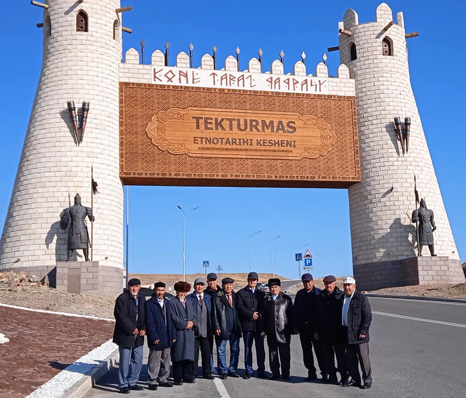 Таластық қариялар Таразды аралады