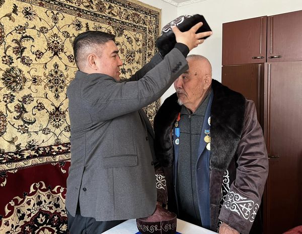 ШЕЖІРЕЛІ АҚСАҚАЛ СЕКСЕН ЖАСТА