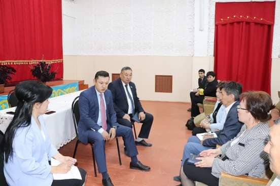 АУДАН ƏКІМІ ҚАРАСАЗ ЖƏНЕ ШАҚПАҚ АУЫЛДЫҚ ОКРУГТЕРІНІҢ ТҰРҒЫНДАРЫМЕН КЕЗДЕСУ ӨТКІЗДІ