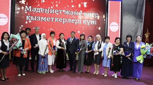 МӘДЕНИЕТ ҚЫЗМЕТКЕРЛЕРІ МАРАПАТТАЛДЫ