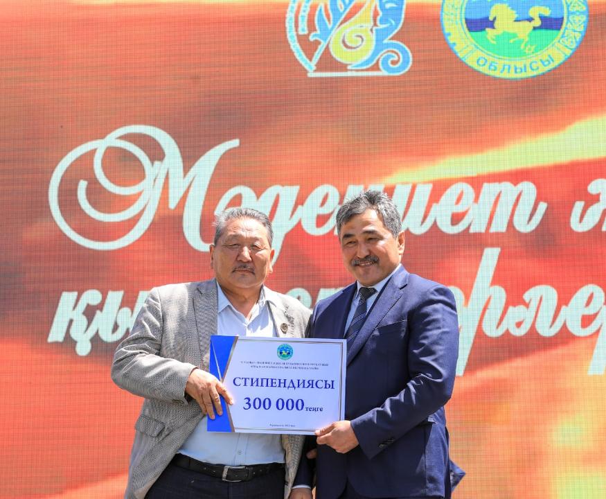 Облыс әкімі мәдениет және өнер қызметкерлерін марапаттады
