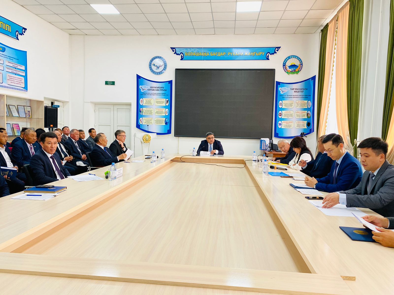 ӘДЕП ЖӨНІНДЕГІ КЕҢЕСТІҢ КЕЗЕКТІ КӨШПЕЛІ ОТЫРЫСЫ Т.РЫСҚҰЛОВ АУДАНЫНДА ӨТКІЗІЛДІ