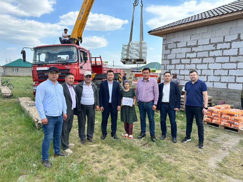 Ақмола облысында депутат көпбалалы анаға көмек көрсетті