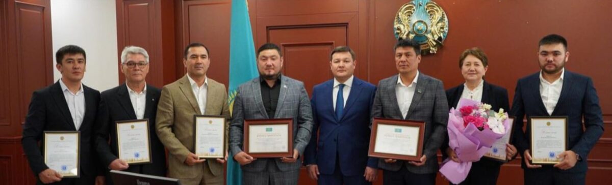 Әлем чемпионатында жүлде алған боксшылардың жеке жаттықтырушылары марапатталды