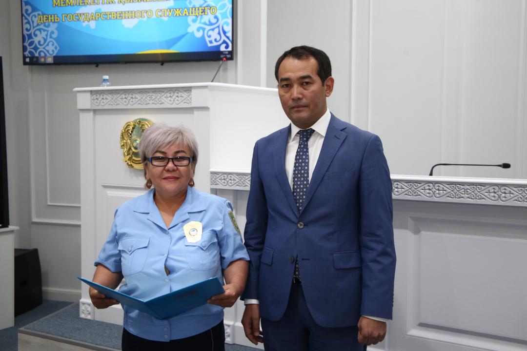 Мемлекеттік қызметшілер марапатталды