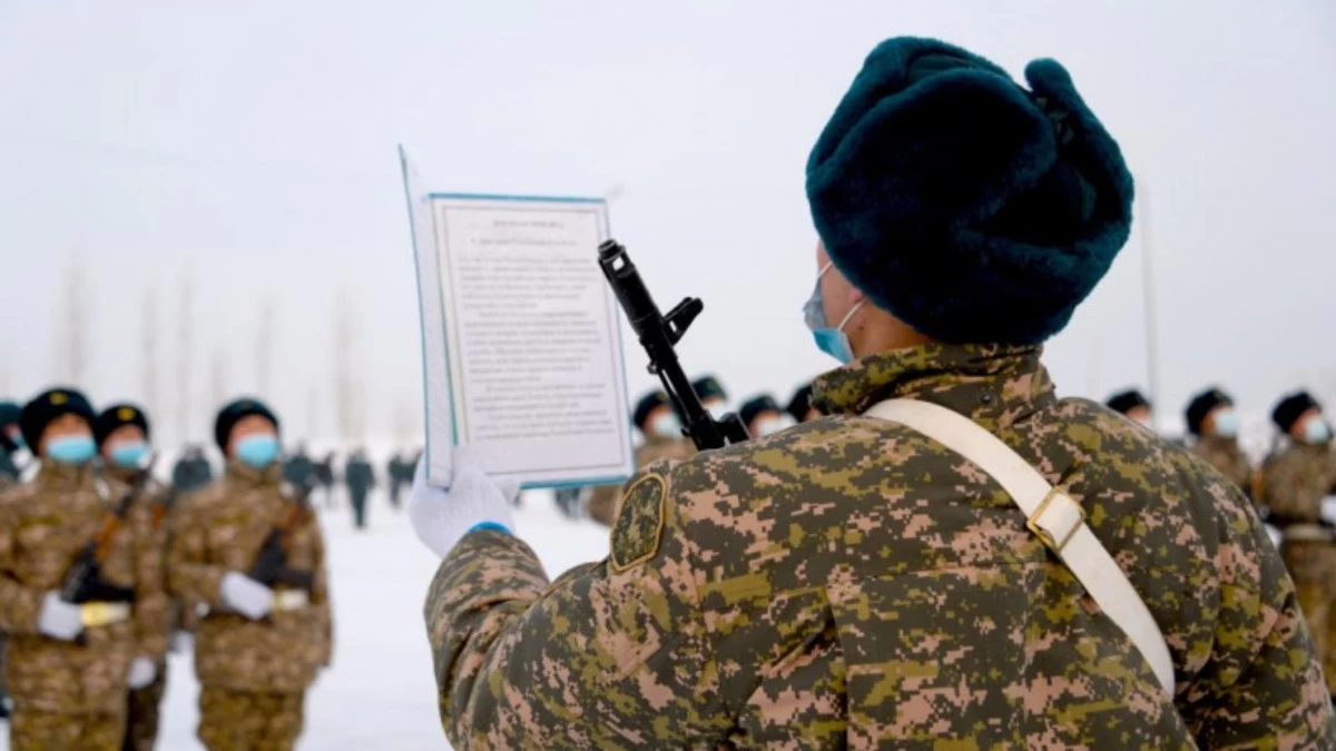 "Денсаулығында ақауы барларды әскерге баруға мәжбүрлемейміз" : Министрлік көшеден ұстап, әскерге алып кету жағдайларына түсінік берді