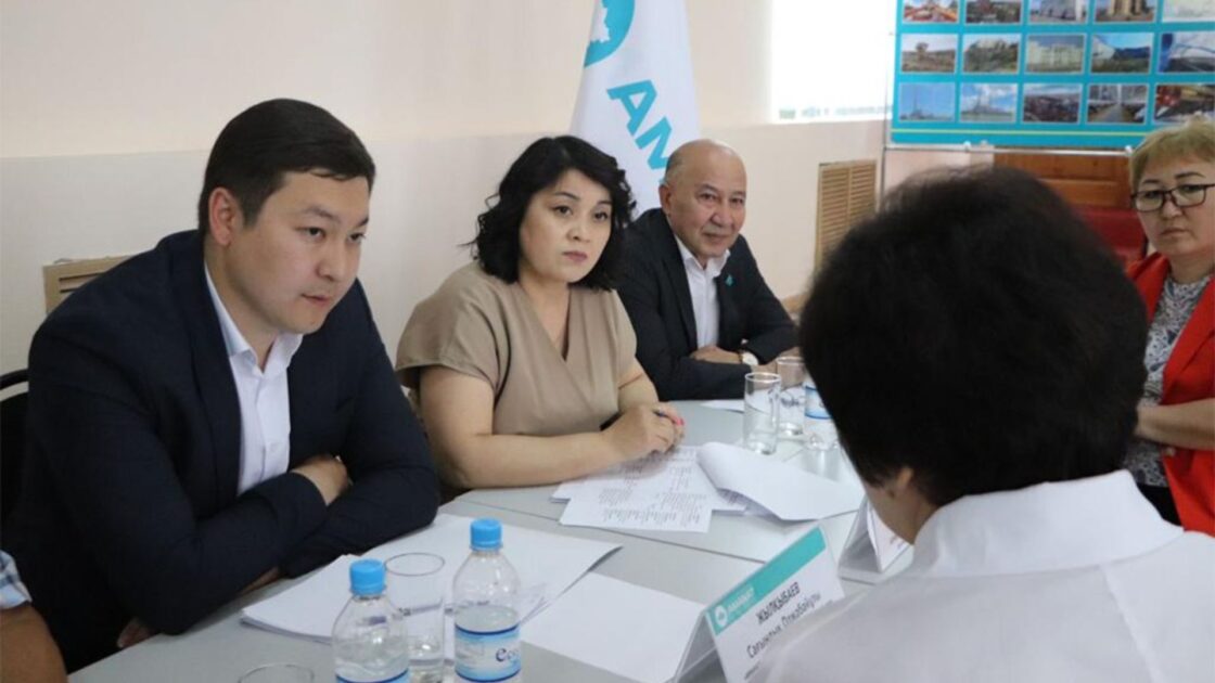 Мобильді қоғамдық қабылдау бөлмесінің өкілдері екі облысты аралады