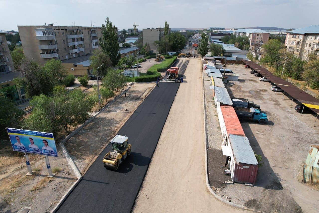 Сәтбаев көшесіне асфальт төселуде