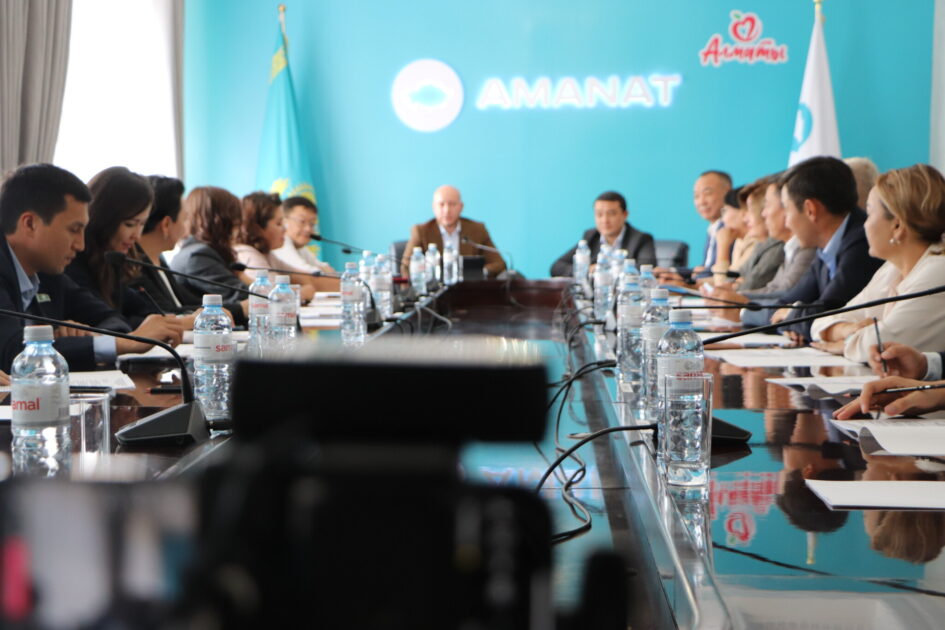 «AMANAT» партиясының фракциясы жаңа мүшелермен толықты