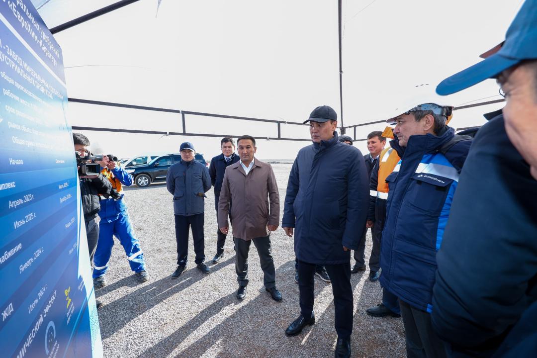 Жамбыл облысының әкімі Сарысудағы кәсіпорындардың жұмысымен танысып, тұрғындармен кездесті