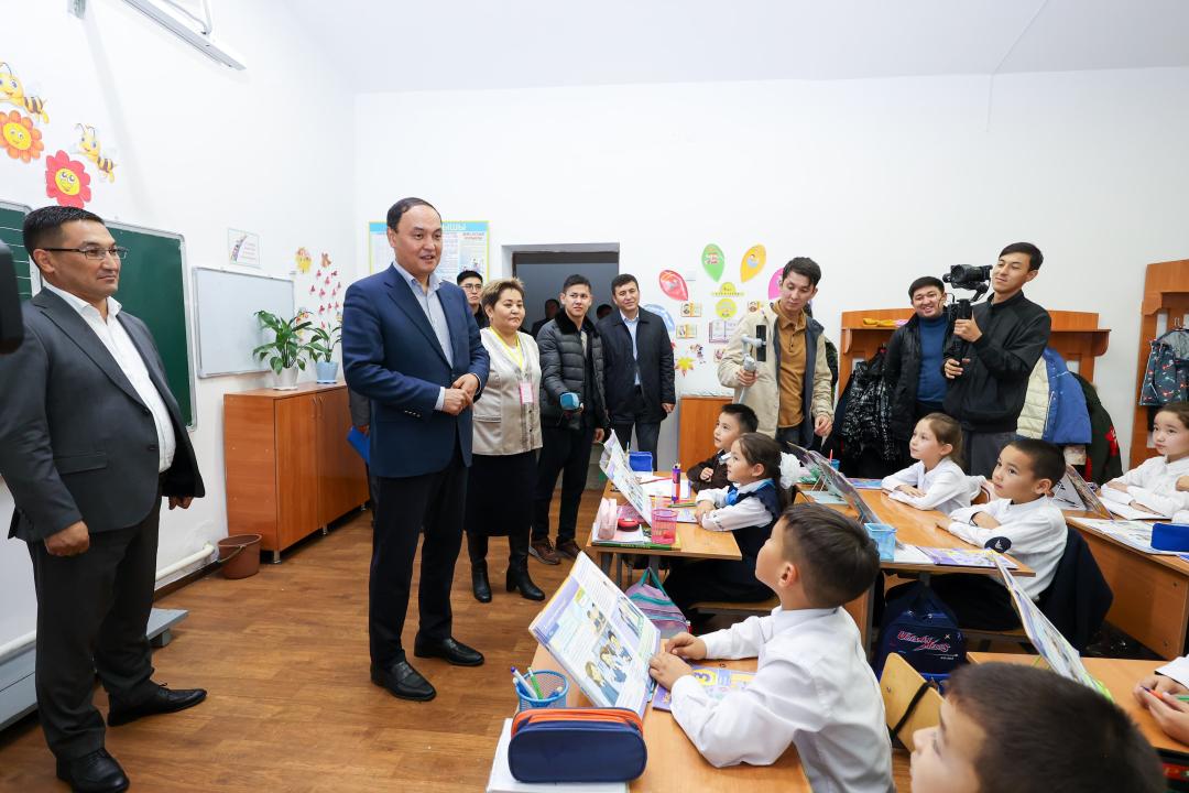 Жамбыл облысының әкімі Жаңатас қаласындағы бірқатар нысандарды аралады